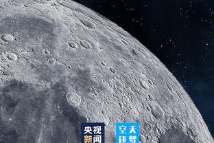 ?自画像了属于是！文班球鞋后跟上印有其小时候所画外星人